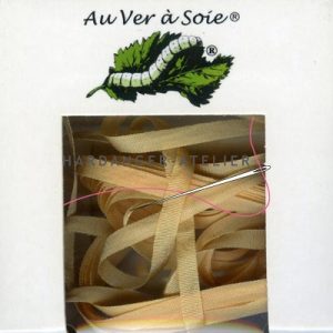 Au Ver à Soie zijdelint Overlopend in kleur 4 mm breed Lengte 3 meter Samenstelling 100% zijde